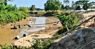 বালু উত্তোলনে ময়মনসিংহ সীমান্তে ঝুঁকি, বরাক নদীতে দুই সীমানা পিলার বিলীন